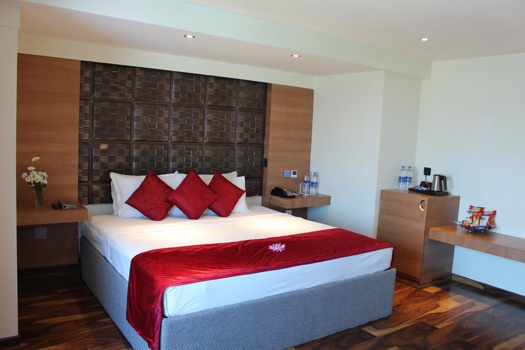 Ramada By Wyndham Alleppey Alappuzha Экстерьер фото